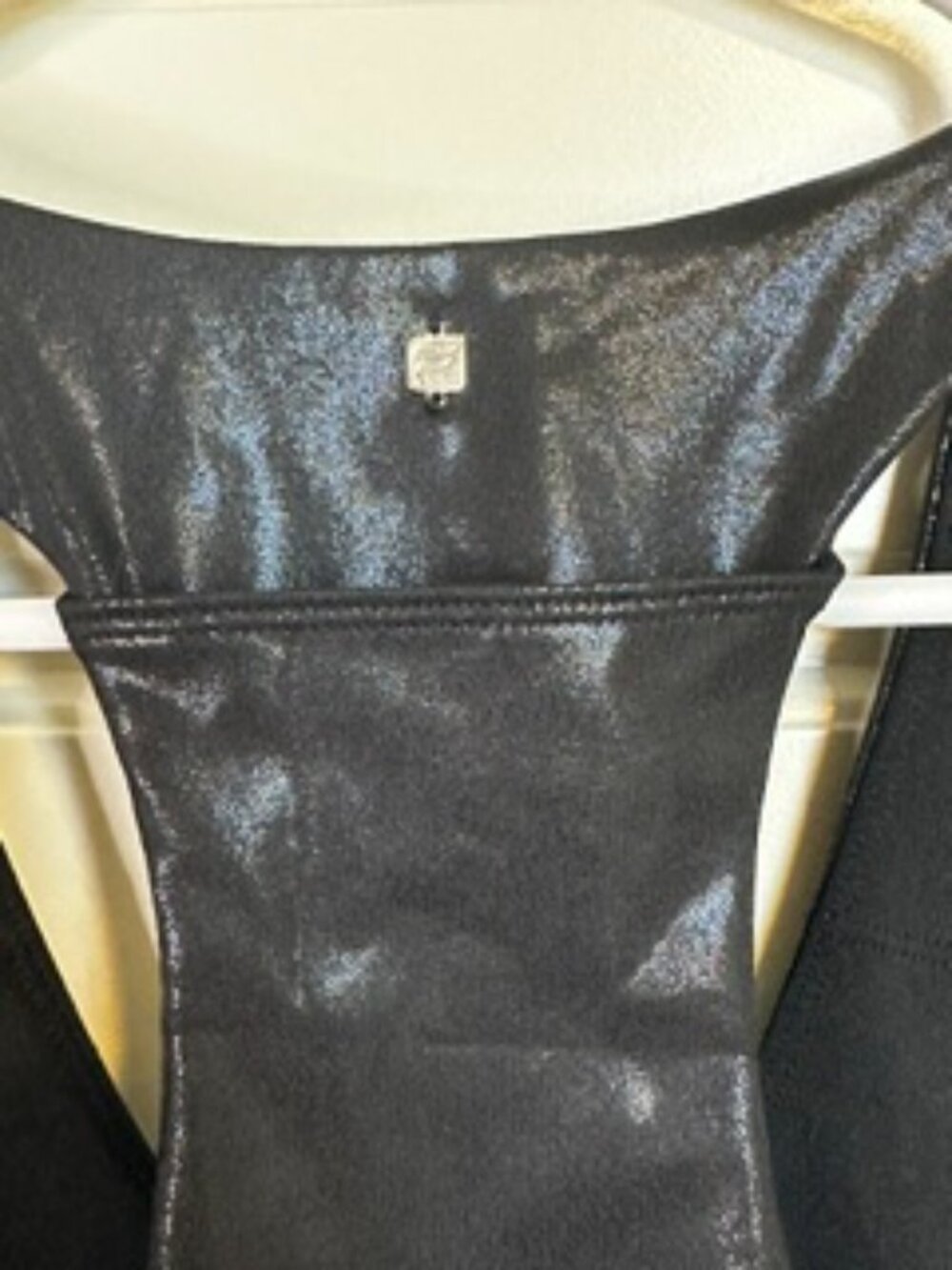 Fabletics Workout Set - Picture 5 of 6